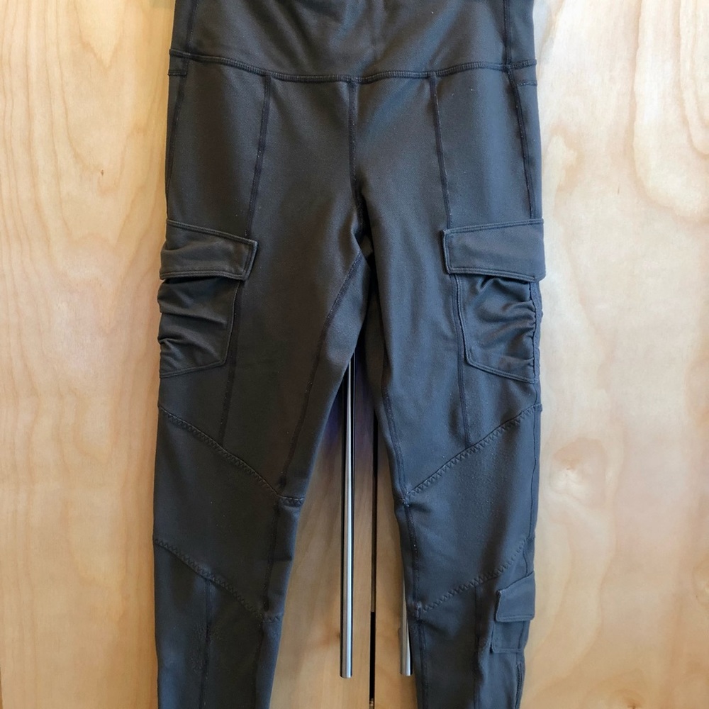 Lululemon size 6 workout/yoga pants